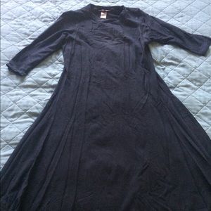 Modest 3/4 sleeve black maxi dress